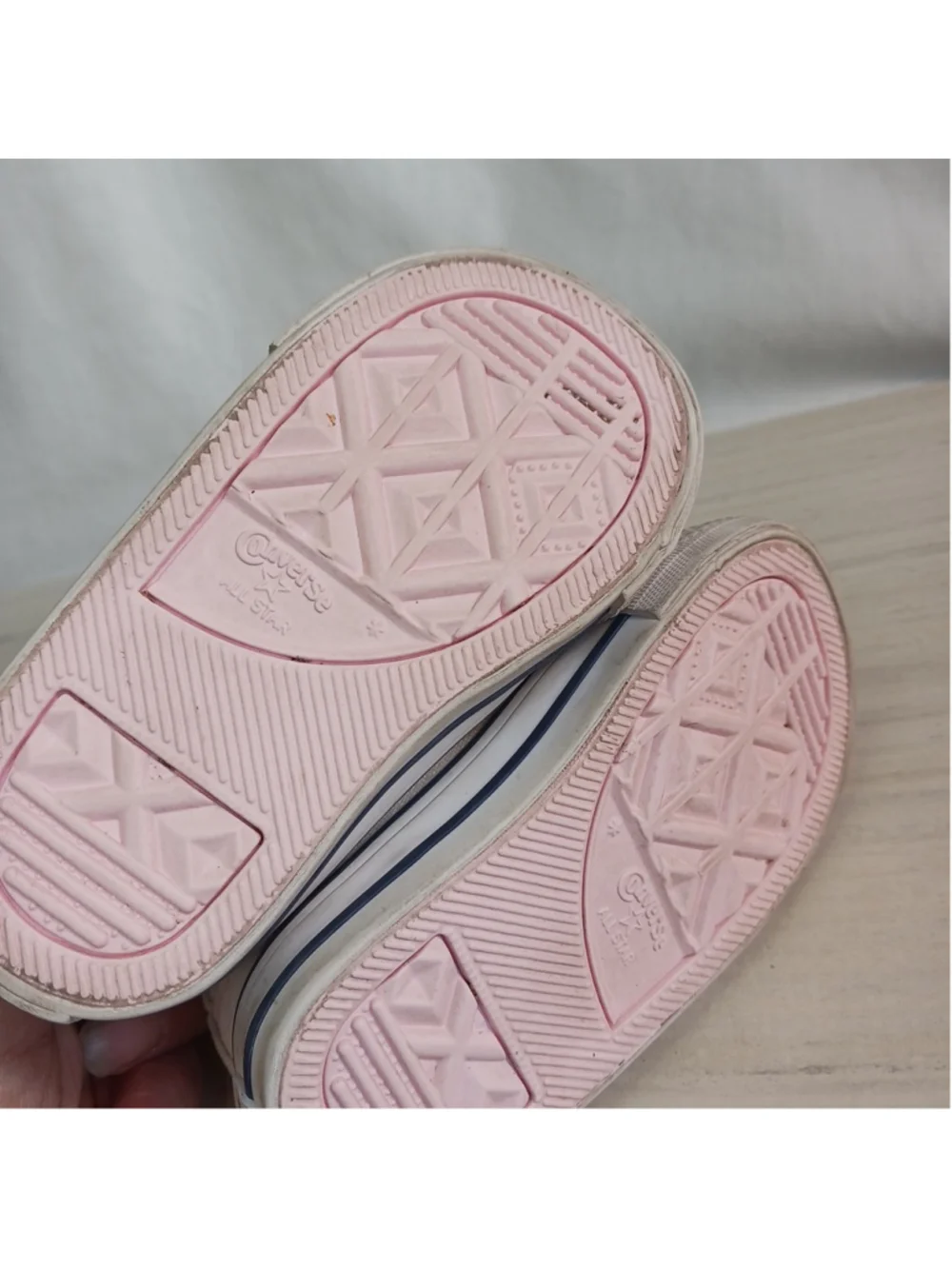 Converse step into
